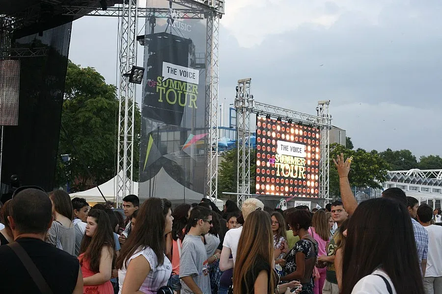 Диджей Дончо побърка варненци