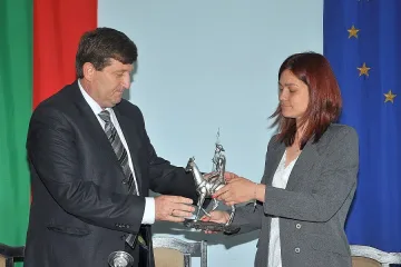 Анатолий Младенов пое Монтана