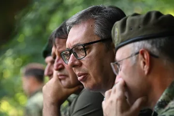 Вучич връща задължителната казарма, стяга поделение на 90 км от София
