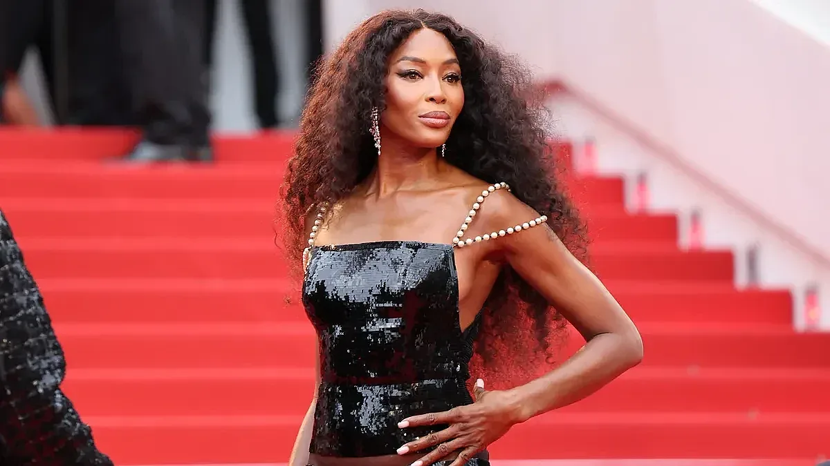 Наоми Кембъл във вихрен романс с диджей