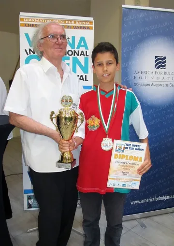 Търновски шахматист сред надеждите на света