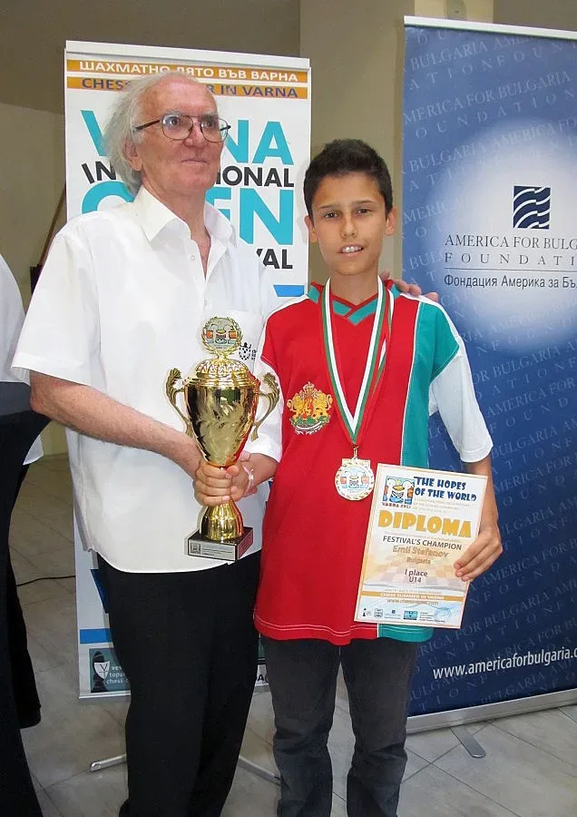 Търновски шахматист сред надеждите на света