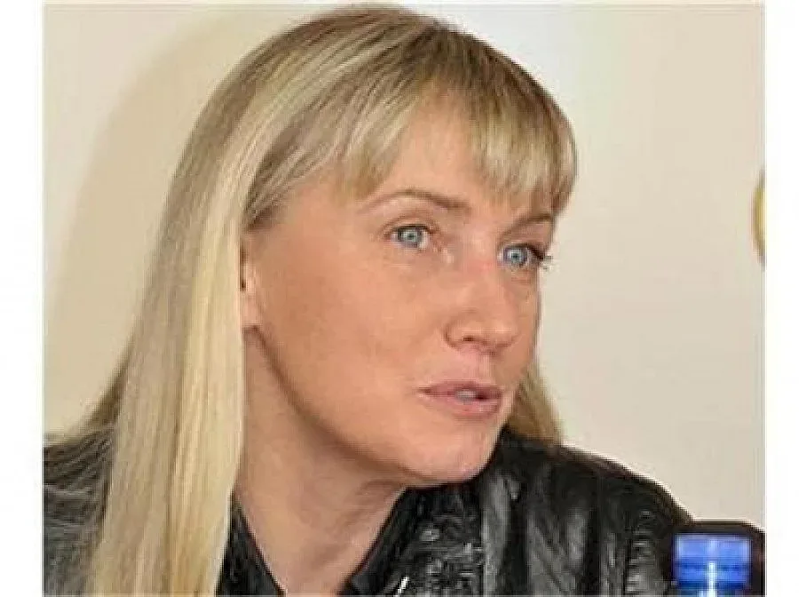 Елена Йончева отрече да е пътувала до Сомалия с държавни пари