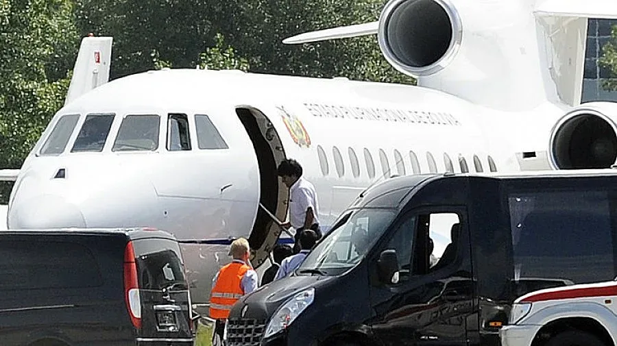 Франция се извини на Боливия за Моралес