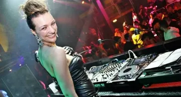 Италия лудна по родна диджейка