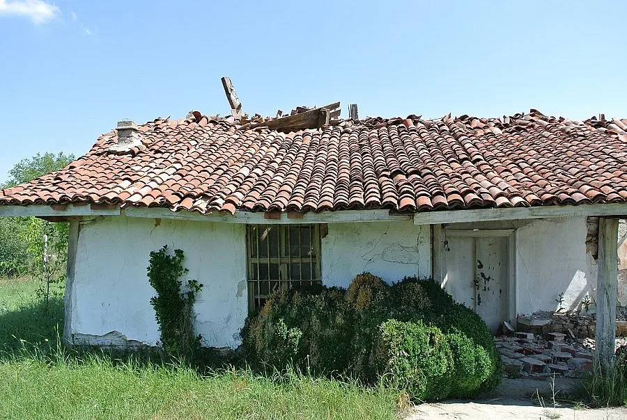 Буря срути 188-годишен храм 