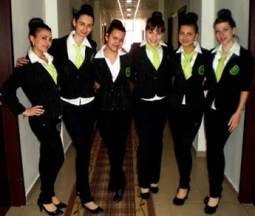 Деца дариха наградата си за осветление в училище