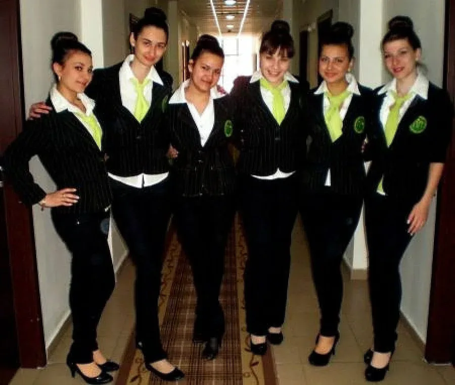 Деца дариха наградата си за осветление в училище