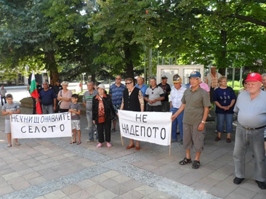 Протестиращи заплашват с гладна стачка срещу сметище