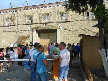 Надзирателите в затворите настояват за по-добри условия