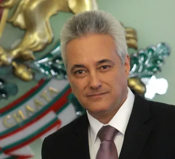 Служебният кабинет е изсипал кесията