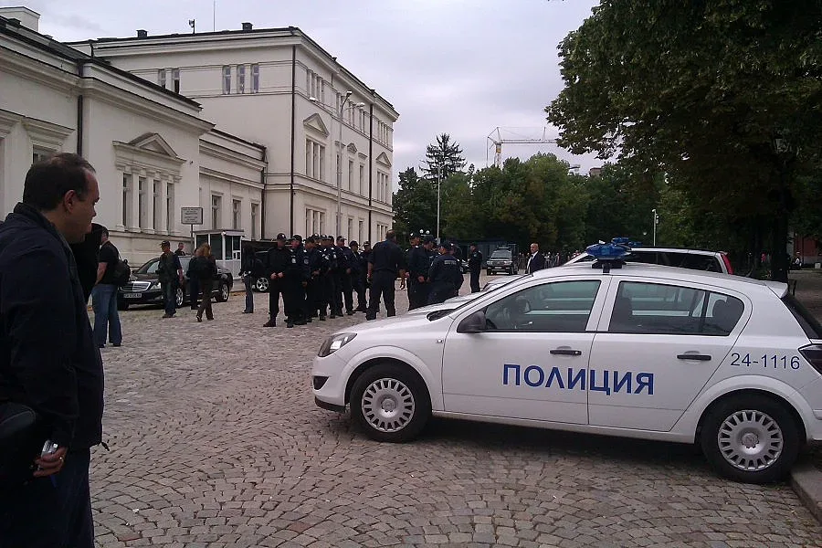 Учителка наби колежка пред хлапета