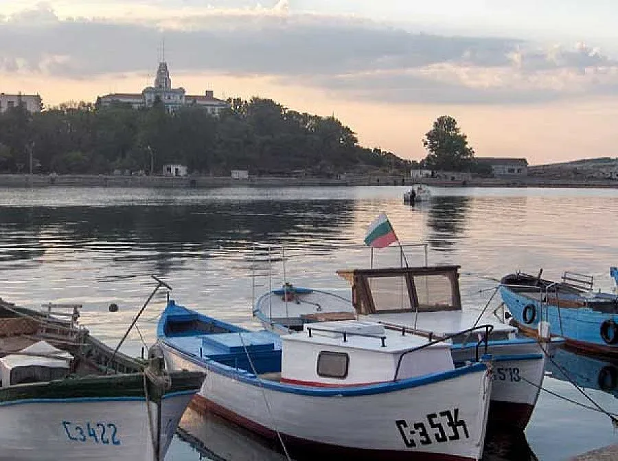 Гранични полицаи спасиха удавник край вълнолома на Созопол