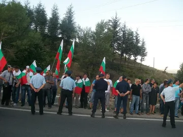 Бунтари стигнаха до пътя за Гърция, но не го блокираха