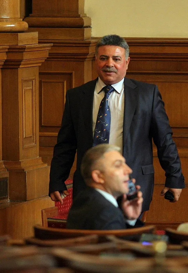 Щерев депозира съгласие за снемане на имунитетът му