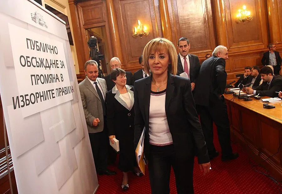 Мая Манолова настоява за пълна промяна 