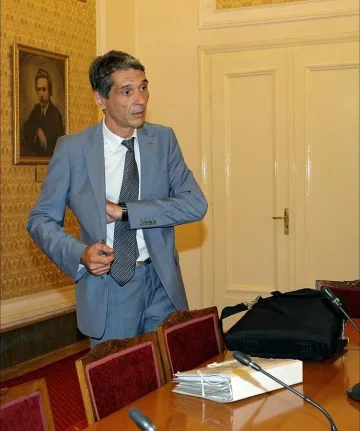 "Непобедимите" 2 на самолета на властта