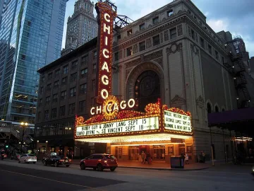 Данъчните в Чикаго говорят и български