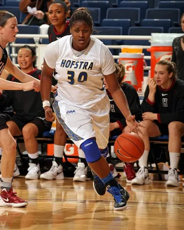 Още една американка в „Дунав 8806"