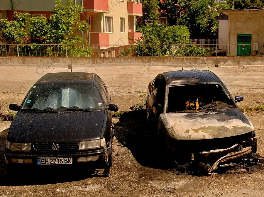 Изгоря кола, жертвата не подава жалба