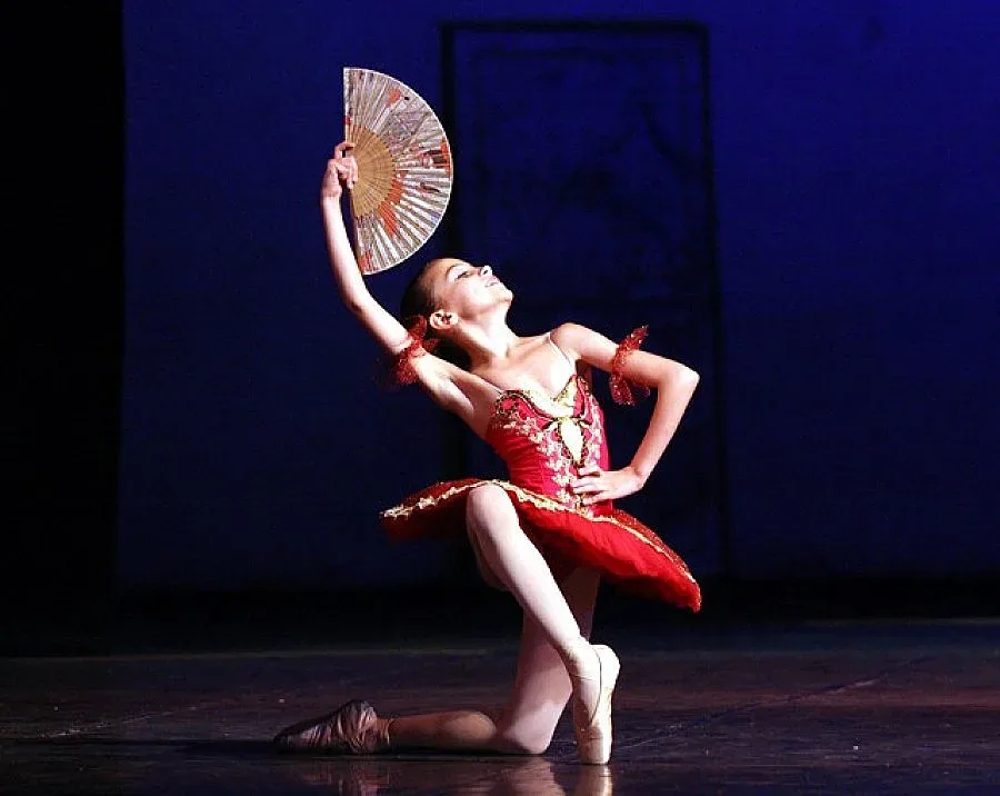 "Малки звезди" танцуват в София