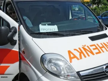 Опел с петима се удари в стълб, двама загинаха на място