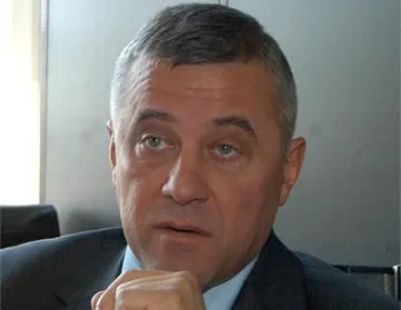 Разпитват бившия директор на Авиоотряд 28