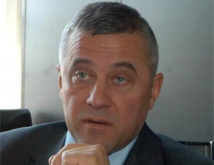 Разпитват бившия директор на Авиоотряд 28