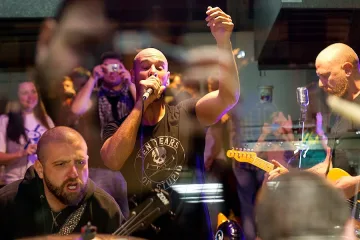 Софиянци посрещнаха с купон July Morning на Витоша