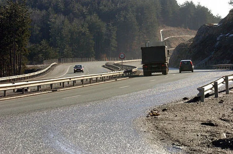 ТИР се запали в движение, затвори проход