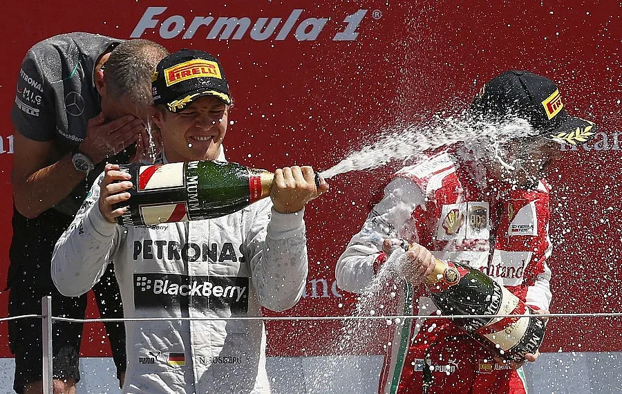 "Пирели" взриви "Силвърстоун"