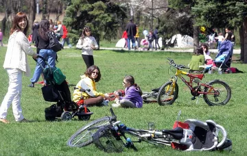 Синдикати с пакет от мерки за младите семейства