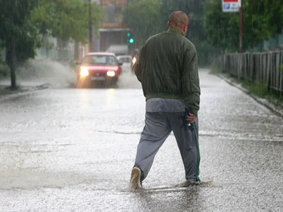 Поройните дъждове нанесоха щети във Варна и Добрич