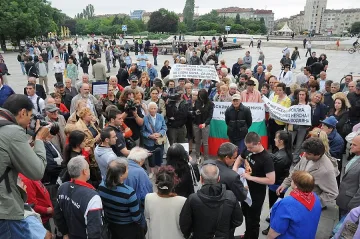 И днес протестират в подкрепа на Орешарски