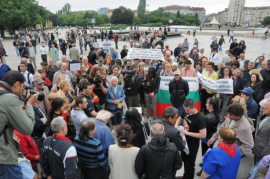 И днес протестират в подкрепа на Орешарски