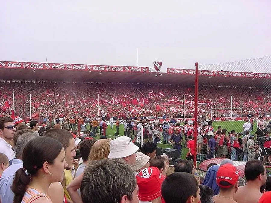 Фенове нападнаха президента на Индепендиенте