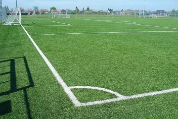 Съперници въртят 1:1 помежду си