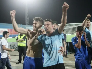 "Бобри" напират за таран на "Левски"