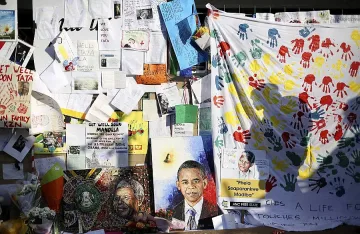 Обама ще се срещне със семейството на Мандела 