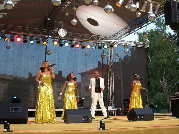 2000 души танцуваха диско с BONEY M