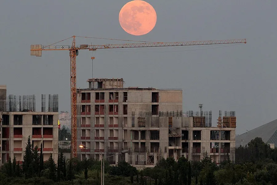 Автобус се обърна в Анталия, един турист загина