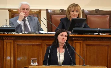 Даниела Бобева: Тук съм да помагам на ресорните си министри