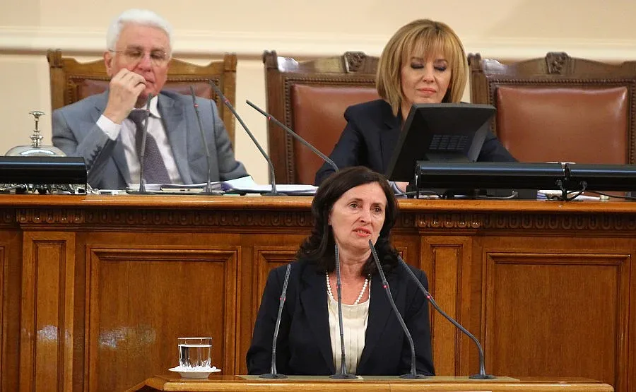 Даниела Бобева: Тук съм да помагам на ресорните си министри