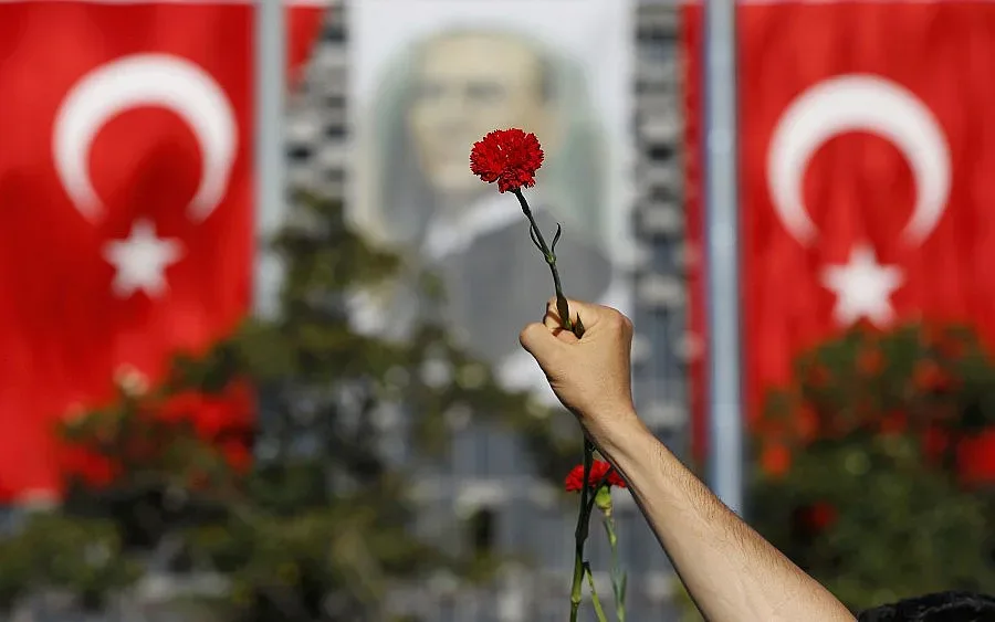 Една жертва и 8 ранени при протестни сблъсъци в Диарбекир