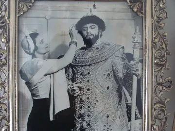 Жезъл краси покоите на Борис Христов