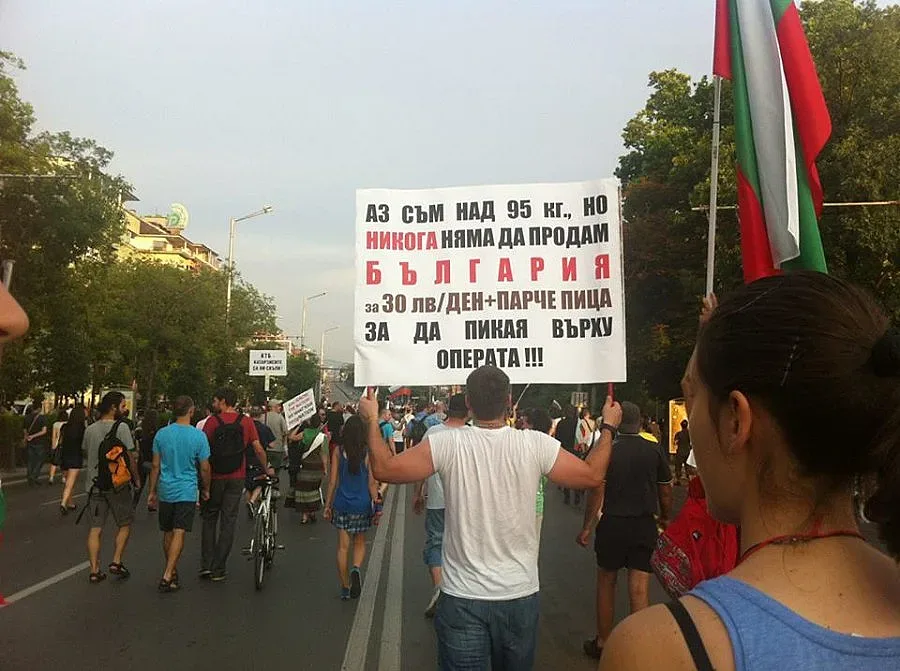 Протестите са щит срещу емиграцията