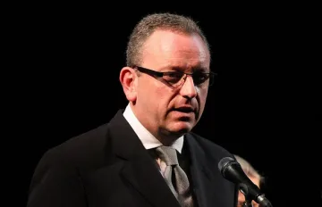 Арт министърът носи бунтовна кръв