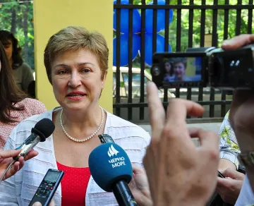 Мълния удари самолета на Кристалина