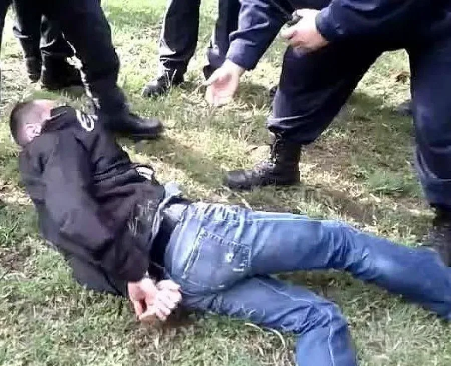 Арестуваният при протестите сутринта е в Пето РПУ