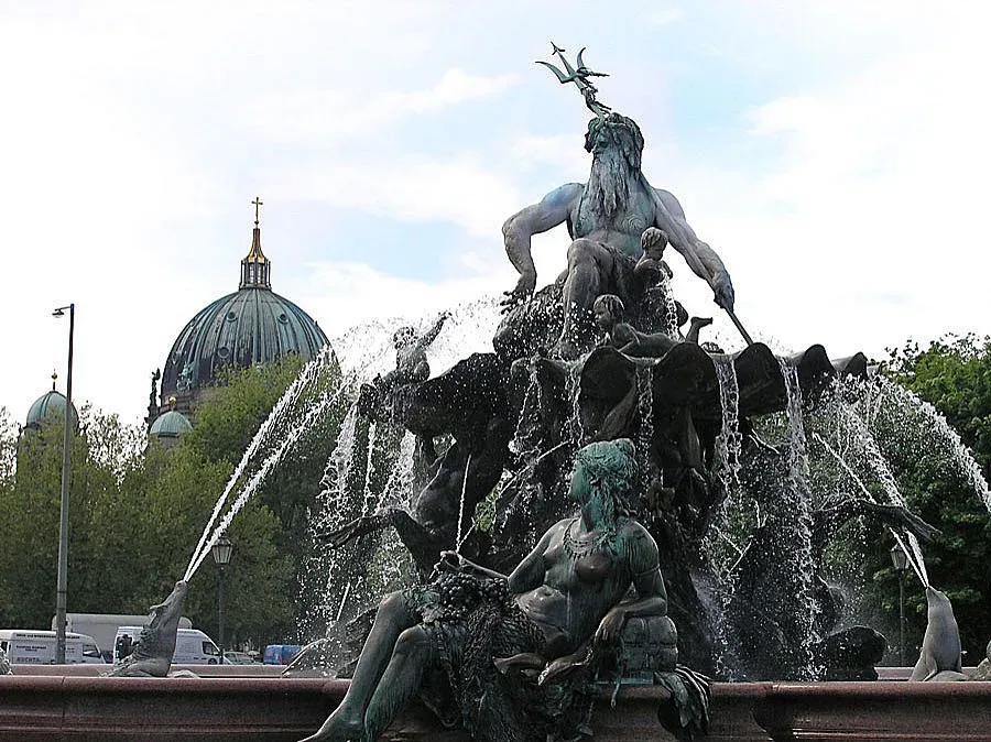 Полицията застреля гол мъж в Берлин